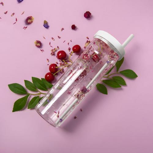 Бутылка для воды LONG DRINK с контейнером для фруктов и трубочкой; - купить именные сувениры в Воронеже