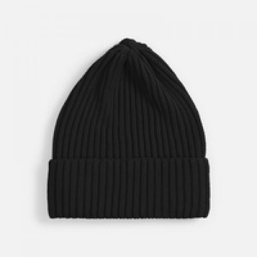 Шапка Yong, черная