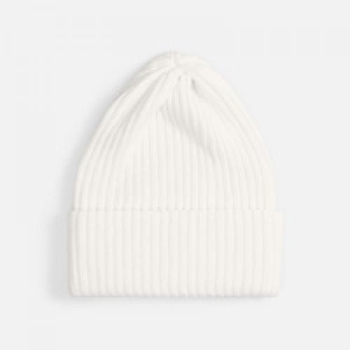 Шапка Yong, белая