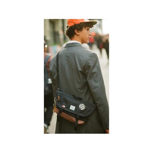 Сумка-мессенджер Herschel Cove из переработанного материала 22; - купить именные сувениры в Воронеже